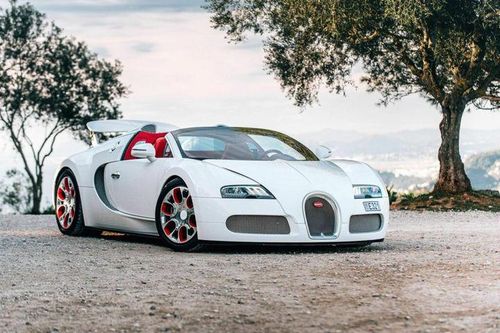 Bugatti Veyron 2012 phiên bản rồng chốt giá hơn 42 tỷ đồng