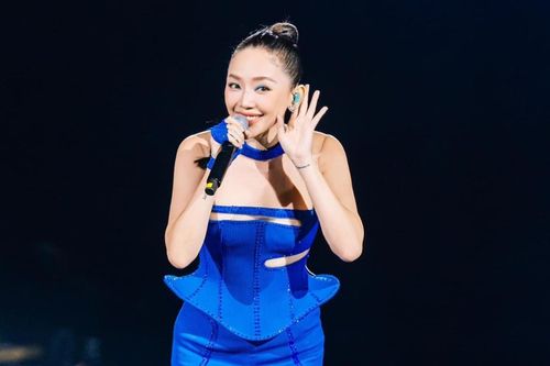 Tóc Tiên hội ngộ 'tri kỷ' trong chuyến lưu diễn nước ngoài