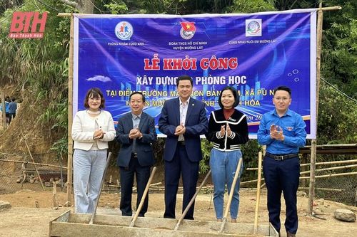 Khởi công xây dựng phòng học tại điểm trường mầm non bản Cơm, xã Pù Nhi (Mường Lát)