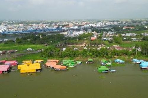 Độc đáo sắc màu trên sông Châu Đốc