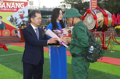 1.356 thanh niên Đà Nẵng hăng hái lên đường nhập ngũ