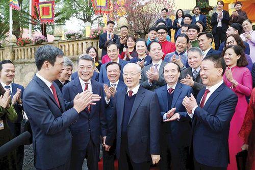 Chú trọng 'xây', quyết liệt 'chống'