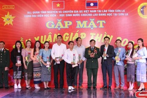 Gặp mặt lưu học sinh Lào đầu Xuân Giáp Thìn 2024