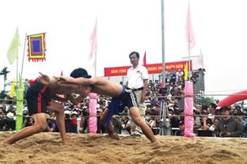 Từ sới vật ở làng đến võ đài quốc tế