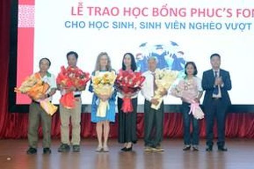 Tổ chức Phuc's Fond trao 185 suất học bổng cho sinh viên, học sinh