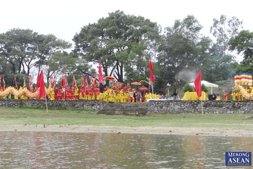 Hơn 2000 người tham gia lễ rước nước chùa Côn Sơn ở Hải Dương