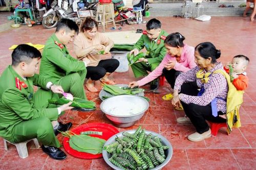 Trưởng Công an xã người dân tộc thiểu số làm theo lời Bác dạy