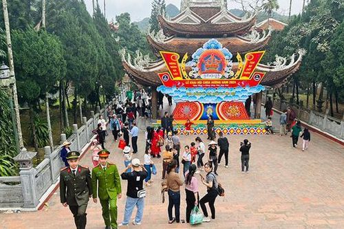 Đảm bảo an ninh trật tự cho lễ hội chùa Hương