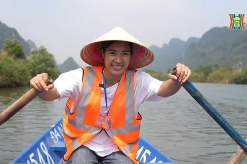 Nghề lái đò chở khách trên suối Yến