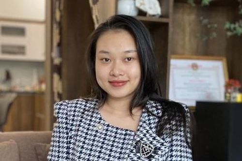 Nữ cử nhân xinh đẹp trường báo chí trước ngày hội tòng quân