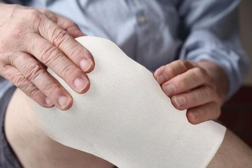 Người phụ nữ 55 tuổi phải cắt bỏ cả 2 chân chỉ vì sai lầm nhiều người Việt mắc phải