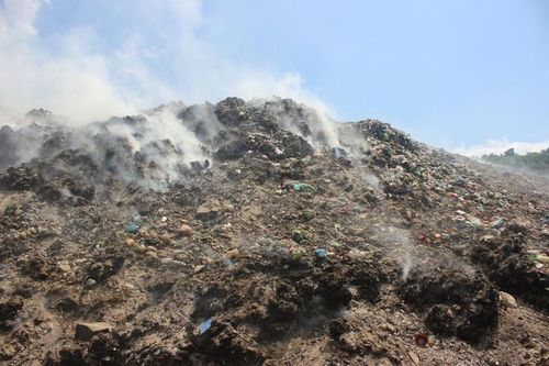 Bãi rác lộ thiên cháy quanh năm ở Khánh Hòa