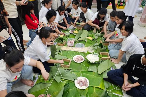 Trao 'Xuân Yêu Thương' cho hơn 1.400 trẻ em có hoàn cảnh khó khăn