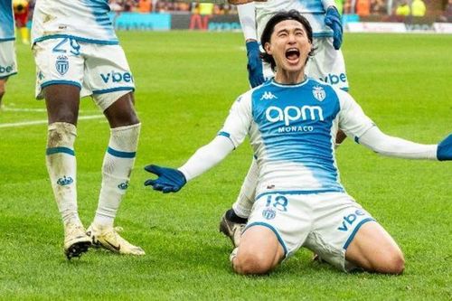 Minamino khiến người hâm mộ ngỡ ngàng