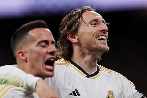 Modric tái hiện siêu phẩm vào lưới MU 11 năm trước
