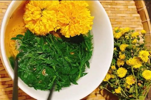 Bất ngờ với món mỳ tôm cúc vạn thọ