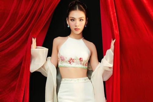 Áo yếm và đồ xuyên thấu giúp Mai Phương lọt top sao tuần