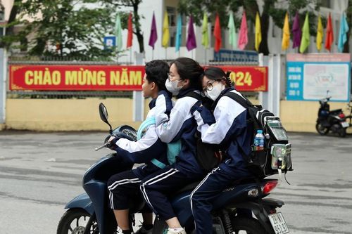 Học sinh đi xe máy không bằng lái: Phụ huynh chịu trách nhiệm pháp lý