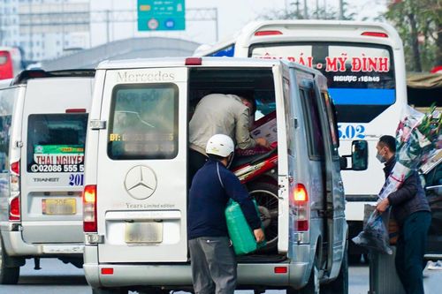 Xử lý xe dù, bến 'cóc': Cần những hành động rõ ràng, quyết liệt