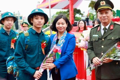 Phó Bí thư Thường trực Thành ủy dự lễ giao, nhận quân tại huyện Đông Anh