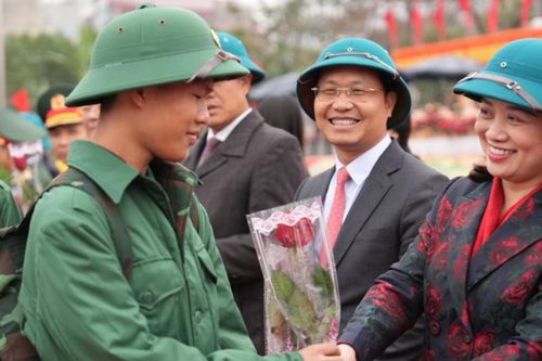 194 thanh niên quê hương 'Chiếc gậy Trường Sơn' lên đường nhập ngũ