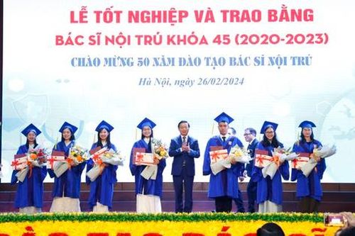 Trường Đại học Y Hà Nội cần 'may áo mới'