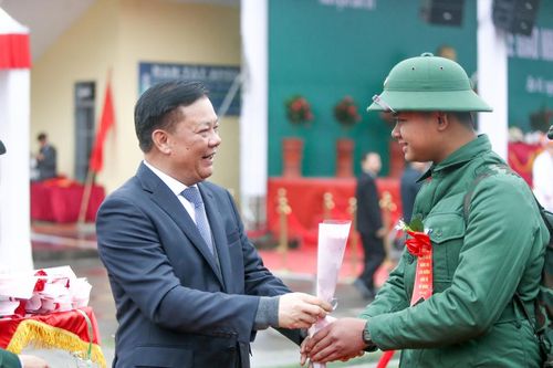 Tiếp tục phát huy truyền thống để xây dựng, bảo vệ quê hương, đất nước