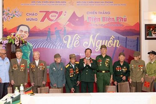 Cựu chiến binh Hải Phòng tri ân Điện Biên