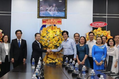 Bí thư Thành ủy Đà Nẵng Nguyễn Văn Quảng thăm, chúc mừng các cơ sở Y tế nhân Ngày Thầy thuốc Việt Nam 27-2
