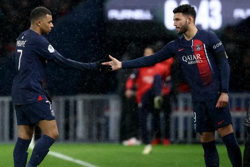 Cổ động viên PSG phẫn nộ với Mbappe