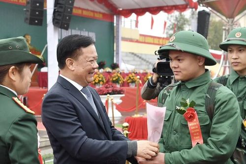 Hàng ngàn thanh niên Thủ đô nô nức lên đường nhập ngũ