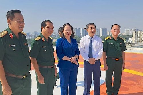Phó Chủ tịch nước Võ Thị Ánh Xuân thăm, chúc mừng các bệnh viện tại TPHCM