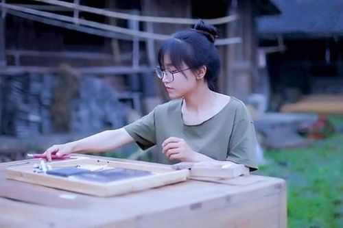 Sau hai năm im ắng, nữ YouTuber Lý Tử Thất quyết định 'chơi lớn'