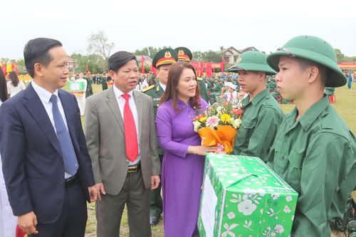 Anh em song sinh ở Quảng Trị cùng lên đường nhập ngũ