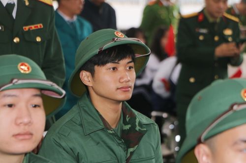 Gần 200 thanh niên ưu tú huyện Hoài Đức hăng hái lên đường nhập ngũ