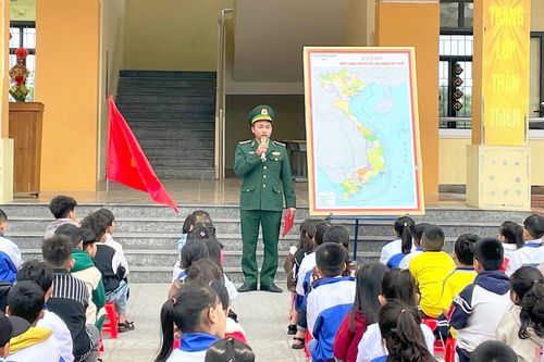 Bồi đắp tình yêu biên giới, biển đảo cho học sinh Quảng Bình
