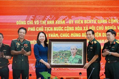 Người thầy thuốc của Bệnh viện Quân y 175 luôn hoàn thành tốt cả 'hai sứ mệnh'