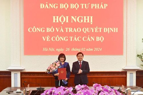Đảng ủy Khối các cơ quan Trung ương trao Quyết định về công tác cán bộ