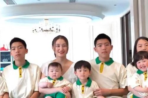 Người phụ nữ sinh 9 con trong 13 năm vì không muốn lãng phí gen của chồng