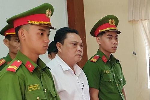 Đình chỉ chức vụ giám đốc văn phòng đăng ký đất đai tỉnh Hậu Giang