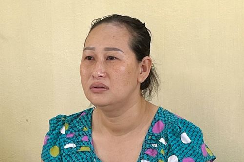 Người đàn ông bị một phụ nữ giật dây chuyền gần 200 triệu đồng giữa chợ