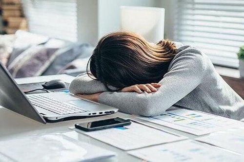 Ngủ đủ giấc nhưng vẫn mệt mỏi có phải dấu hiệu ung thư?