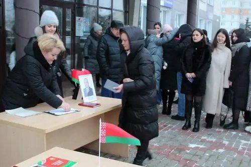 Gần 73% cử tri Belarus đi bỏ phiếu trong ngày bầu cử thống nhất đầu tiên