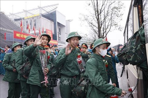 Hàng nghìn thanh niên Thủ đô hăng hái lên đường nhập ngũ