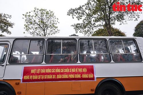 Tạm biệt quê hương, lên đường thực hiện nghĩa vụ thiêng liêng với Tổ quốc