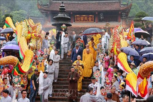 Xây dựng hình ảnh đẹp, phát huy giá trị truyền thống tại các lễ hội Xuân