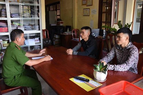 Tiền Giang: Phát hiện 2 đối tượng rải tờ rơi cho vay 'tín dụng đen'