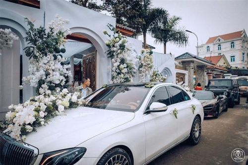 Đám cưới hot ở Diễn Châu, Nghệ An: dàn siêu xe trăm tỷ, vàng đựng trong túi bóng, thân thế cô dâu chú rể mới 'đáng nể'