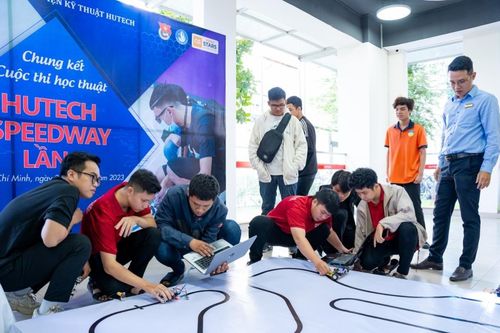 Chịu chơi như sinh viên HUTECH: 'Chạy show' hết học thuật lại tới văn hóa, nghệ thuật, thể thao