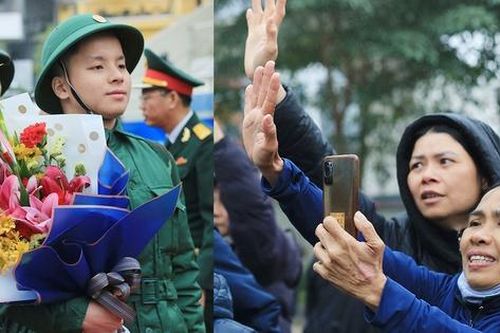 Hà Nội: Cha mẹ, người thân bịn rịn tiễn tân binh lên đường nhập ngũ